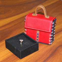 Red ring box (PU) 004